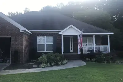 Image de Location de maîtres! Belle maison All Brick à seulement 12 miles! !