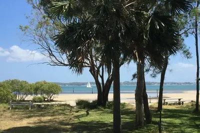 Image de Sables PRIVÉS Absolute Beachfront Manor Pindimar