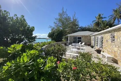 Stone Beach Cottage TikiHut Kayaks paddleboards WiFi Terrasse en bord de mer Jardins
