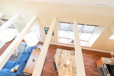 Image de Condo au dernier étage avec mezzanine sur Thames Street