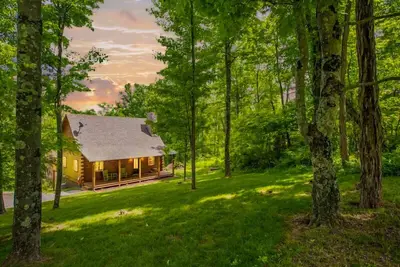 Image de Grande cabine acceptant les animaux 4 Br avec salle de jeux et à proximité de la grotte du vieil homme