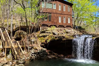 Image de Waterfall Wilderness Retreat Bordant la forêt nationale d'Ozark