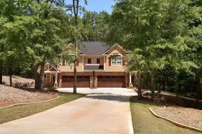 Image de Lotissement New sur le lot boisé privé. Pratique Pour Atlanta, Pinewood Studios