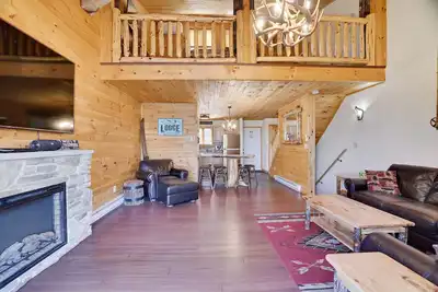 Image de «Brand New» Camelback Ski Cabin, Aquatopia Indoor water park pass package avail