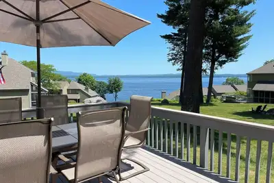 Image de 3 Br Lake Front Property avec plage de sable, piscine et tennis
