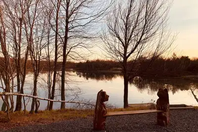 Image de Faites de notre belle maison au bord du lac votre maison magique loin de chez vous! !