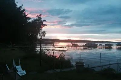 Image de Chautauqua Lakefront Cottage avec quai et vues spectaculaires