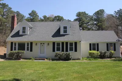 Image de Maison de concepteur à Mashpee avec A / C central