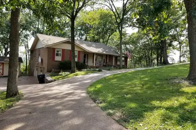 Image de Quartier calme, appartement confortable, à 10 miles du centre-ville de Nashville