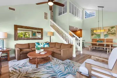 Image de Condo de luxe à Poipu Beach avec Ac w / 3 piscines incroyables et vue sur la montagne