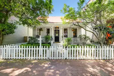 Image de White Pickett Fence Home à la porte du parc Forsyth
