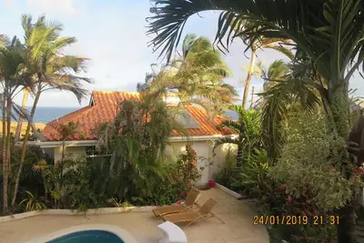 Image de Villanor Cottage - un charmant chalet avec une vue magnifique sur la mer