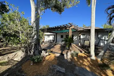 Image de Cozy Island Home à deux minutes à pied de la plage!