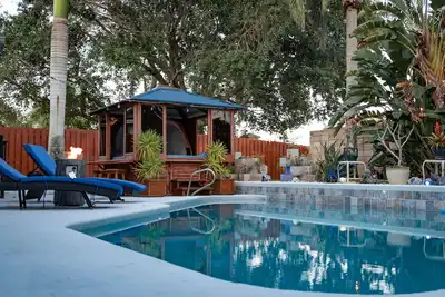 Image de Piscine avec bain à remous à Viera-avec cinéma privé! Votre maison loin de chez vous