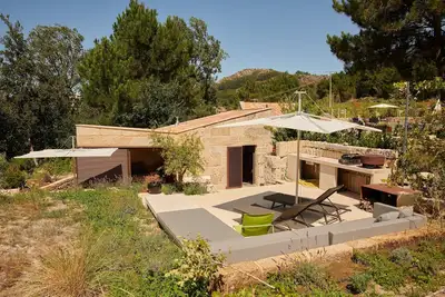 Image de Petite maison en pierre quatre 4 personnes dans un cadre naturel préservé à 1km de la mer