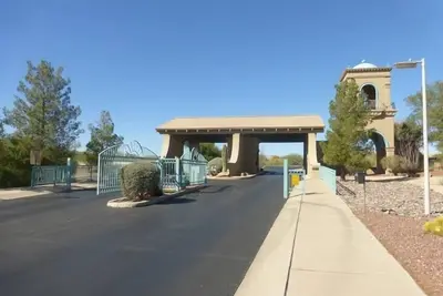 Image de Situé dans un quartier branché avec vue sur le désert et la montagne