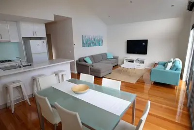 Image de Détente Modern Beach Townhouse