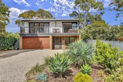 Image de Port of Call - 9 Guests | 4 Bedrooms | 7 Beds | 2 Bathrooms - Master Bedroom: Queen bed, Bedroom 2: Queen bed, Bedroom 3: 2 Single beds, Bedroom 4: Single bed, Rumpus Room: 2 Single beds