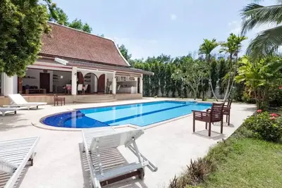 Image de Superbe villa thaïlandaise avec piscine privée et grand jardin