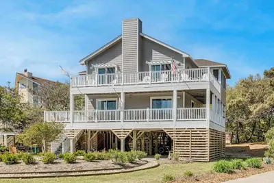 Image de Un grand caprice | À 50 m de la plage | Piscine communautaire, bain à remous