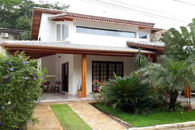 Image de Maison en état fermé 5 chambres et 3 suites, toutes avec air, piscine et churras