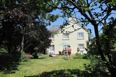 Image de Maison avec jardin et aire de jeux, à 10 min de Dinan, tout confort, bien équipé
