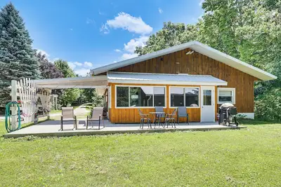 Image de Rural La Crescent Home w / Vues sur le blues du Minnesota