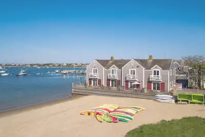 Image de Harbourside Three: Maison de ville en front de mer avec 2 ponts, à pied du centre-ville