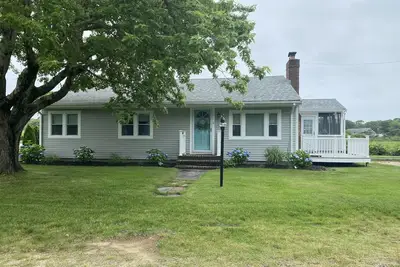 Image de Bord De L'Eau! 8 couchages, foyer, kayaks! Activités d'automne, sentier ferroviaire, restaurants!
