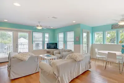 Image de Magnifique Tybee Home Pas de la plage! Grands balcons et parking privé