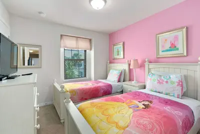 Image de Disney Vacation Home à seulement 10 minutes de Disney World, à thème, lumineux, propre!