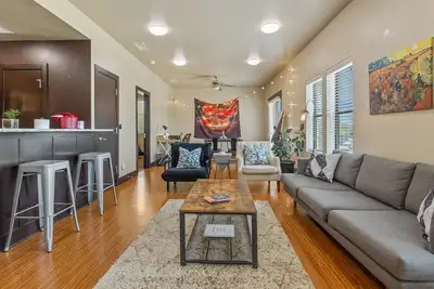 Image de Fort Worth Quiet Loft - Marchez jusqu'à l'avenue Magnolia!