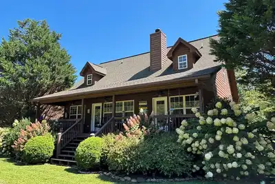 Image de Riverfront 3 Bd, 2. 5 Bath, Wifi, piscine, parking couvert, pavé Dr