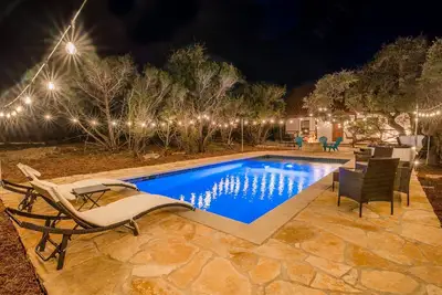 Image de ★ refuge Atx | Jacuzzi l Foyer l Sommeil 14 | Un coin de paradis sur terre ★