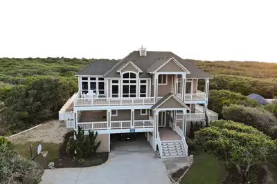 Image de Semi Ocean Front Estate sur North Carolinas Outer Banks à Corolla près de Duck Obx