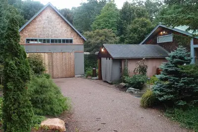 Image de Retraite de charme avec jardin privé et artistes près de la vie nocturne, en plein air