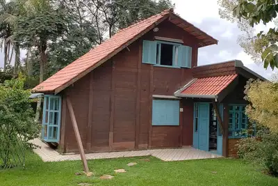 Image de Gîte de charme avec beaucoup de vert, ombre, piscine, barbecue et un grand terrain