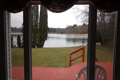 Image de Cottage Lakefront With A View!