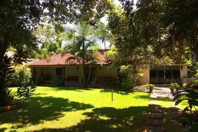 Image de Maison à 100 mètres de la plage avec deux suites complètes! Jureia côte nord!