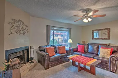 Image de Condo Sedona avec vue sur le pont et accès à la piscine saisonnière!