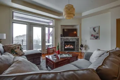 Image de Déposez vos sacs et dévalez les pistes dans ce condo skis aux pieds des Lodges