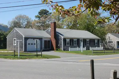 Image de 1200 pieds de la plage-Récemment rénové, mais avec le charme des vieilles Cape Cod