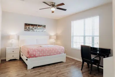 Image de 2000+ pieds carrés Ft. Condo de 4 chambres à Vista Cay Resort! À quelques minutes des parcs à thème