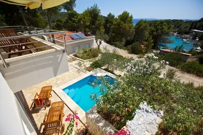 Image de Villa au milieu des jardins méditerranéens, piscine privée