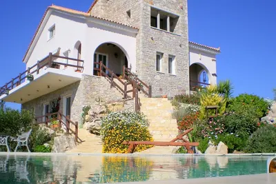 Image de Bower Maison Estate. Villa Avec substantielle Infinity privée et vue sur la mer