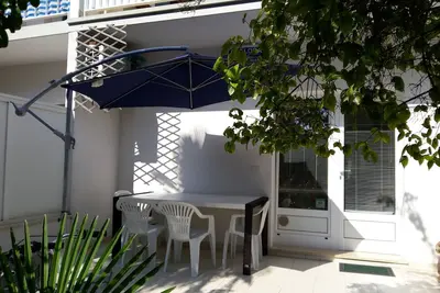 Image de Appartement avec terrasse et jardin dans le centre et près de la plage