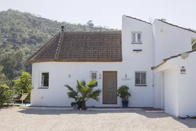 Image de Villa Spacieuse et Moderne avec Piscine Privée, Bain à Remous et WiFi