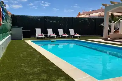 Maison paisible loin de la maison avec piscine privée chauffée et jacuzzi