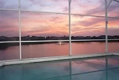 Image de Villa avec vue spectaculaire vue sur le lac