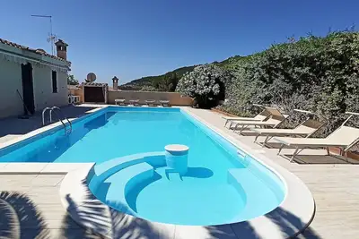Image de Piscine privée Villa panoramique avec vue sur la mer